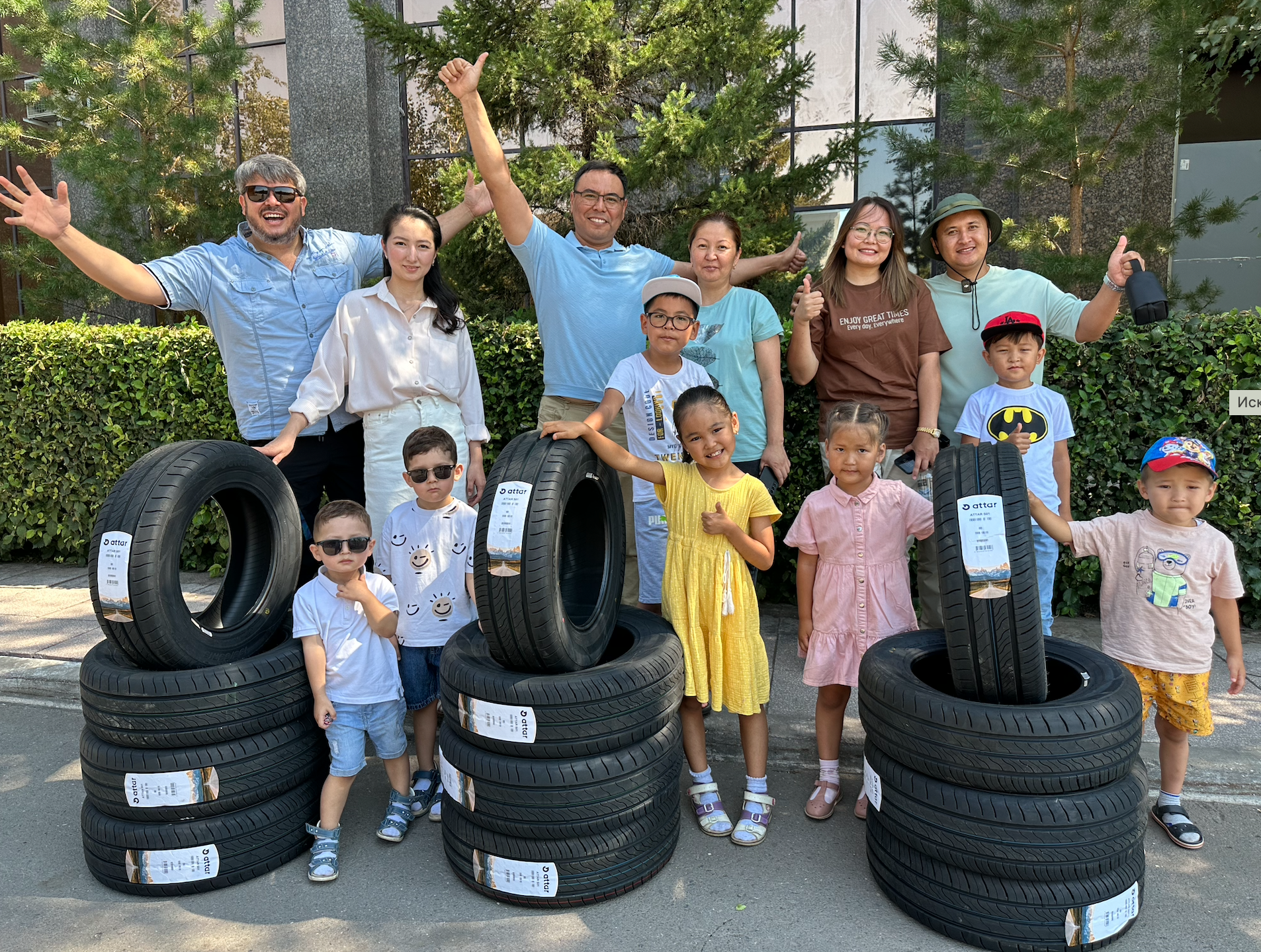 Столичные блогеры подарили подписчикам шины казахстанского производства Attar